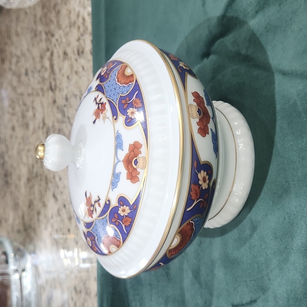 Bareuther - Lidded Bonbonniere Blue and White Porcelain.